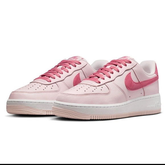 🩷 NIKE AIR FORCE 1 LOW PINK VALENTINES DAY 🍒 - Picture 2 of 5